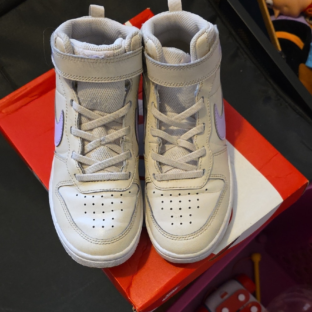 Nike White High-Top Sneakers Classic Design